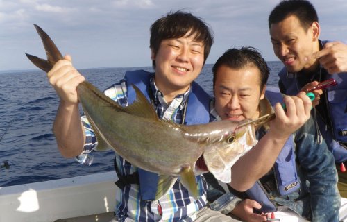 沖縄 アクティビティ アクア釣具店の船釣り体験1日プラン！