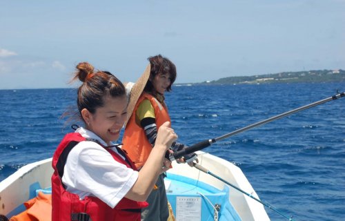 沖縄 アクティビティ 海生活の船釣り半日プラン(グルクン釣り)