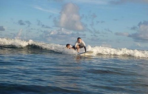 YES SURFの綺麗な沖縄の海で体験サーフィン ９０分
